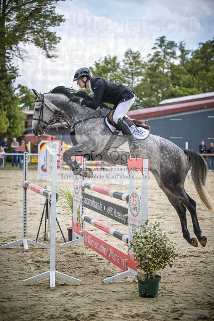 DOS_3120 | Entdecke hochwertige Reitturnierfotos von Foto Oger. Professionell, emotional und authentisch – jetzt Lieblingsmomente im Shop bestellen.Deutschlandweite Turnierfotografie. - Realisiert mit Pictrs.com
