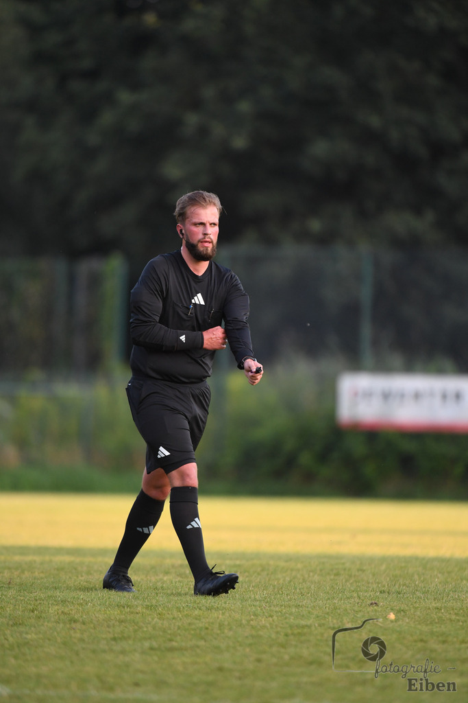 TuS Eversten-SG FriPe | Herren Kreisliga; TuS Eversten (mint)-SG FriPe (rot) am 15.08.2025 in Oldenburg (Sportanlage TuS Eversten), Photo: Philip Eiben 2025 - Realisiert mit Pictrs.com