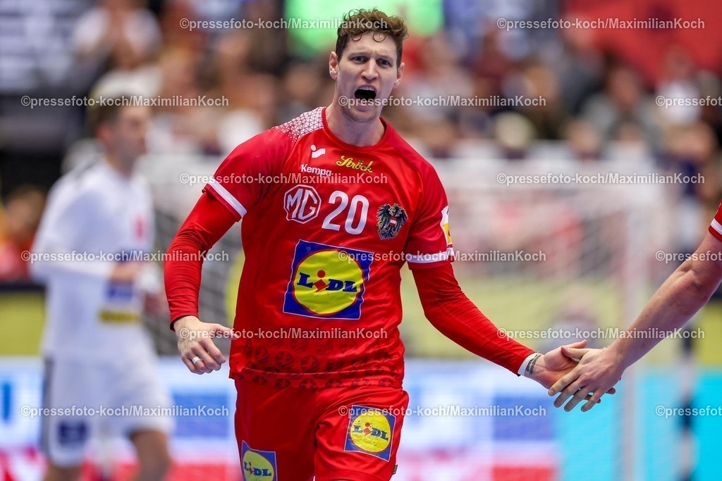 EHF19012601075 | 19.01.2026, Handball, Men's EHF EURO 2026, Österreich - Serbien, Jyske Bank Boxen in Herning, Dänemark, Preliminary Round:  Sebastian Frimmel (Austria #20) jubelnd 