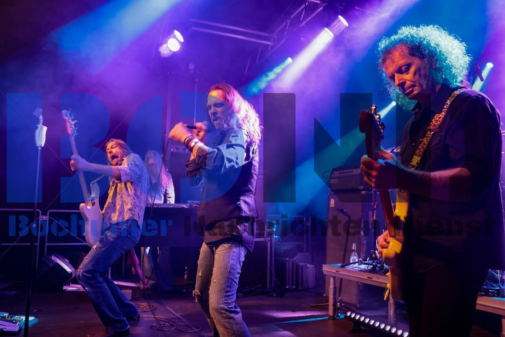 Purple Rising  {date} -  | {headline}(Foto: Sebastian Sendlak / BOND) - Realisiert mit Pictrs.com