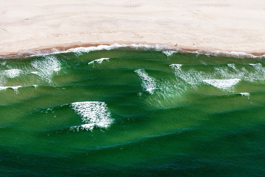 dr__0039497.jpg | KAMPEN (SYLT) 23.07.2019 Wasseroberfläche an der Meeres- Küste der Nordsee in Kampen (Sylt) im Bundesland Schleswig-Holstein, Deutschland. // Water surface at the seaside of North Sea in Kampen (Sylt) in the state Schleswig-Holstein, Germany. Foto: Daniel Reiter
