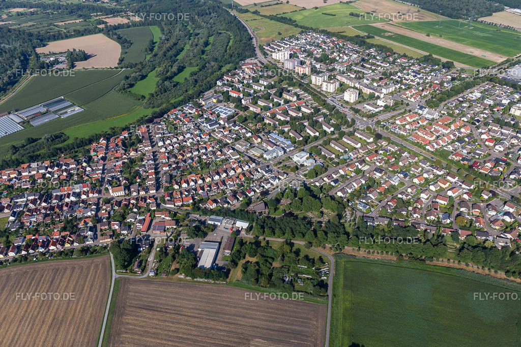 Ortsansicht der Straßen und Häuser der Wohngebiete | Luftbild: Ortsansicht der Straßen und Häuser der Wohngebiete im Ortsteil Leopoldshafen in Eggenstein-Leopoldshafen im Bundesland Baden-Württemberg in Deutschland. Foto: IMG_128357.jpg vom 12.08.2021 durch ©2025 Werner Riehm fly-foto.de/copyright - Realisiert mit Pictrs.com