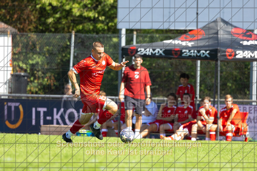 20260906_133644_0172_(c)_by_PhotoPeet | #,1.FC Donzdorf II (rot) vs. SGM Jebenhausen-Bezgenriet (weiß), Fußball, Kreisliga A3 - Bezirk Neckar/Fils, 02. Spieltag, Saison 2026/2027, Rasenplatz Lautertal Stadion, Süßener Straße 16, 73072 Donzdorf, 06.09.2026 - 13:00 Uhr,Foto: PhotoPeet / Sport- &amp; Eventfotografie / Peter Harich