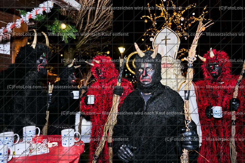 ALP7702_Wieselburger Advent_Nikolaus | (C)FotoLois.com, Alois Spandl, Wieselburger Advent im Schlosspark, Besuch durch den Hl. Nikolaus und seinen Krampussen, Sa 3. Dezember 2022.