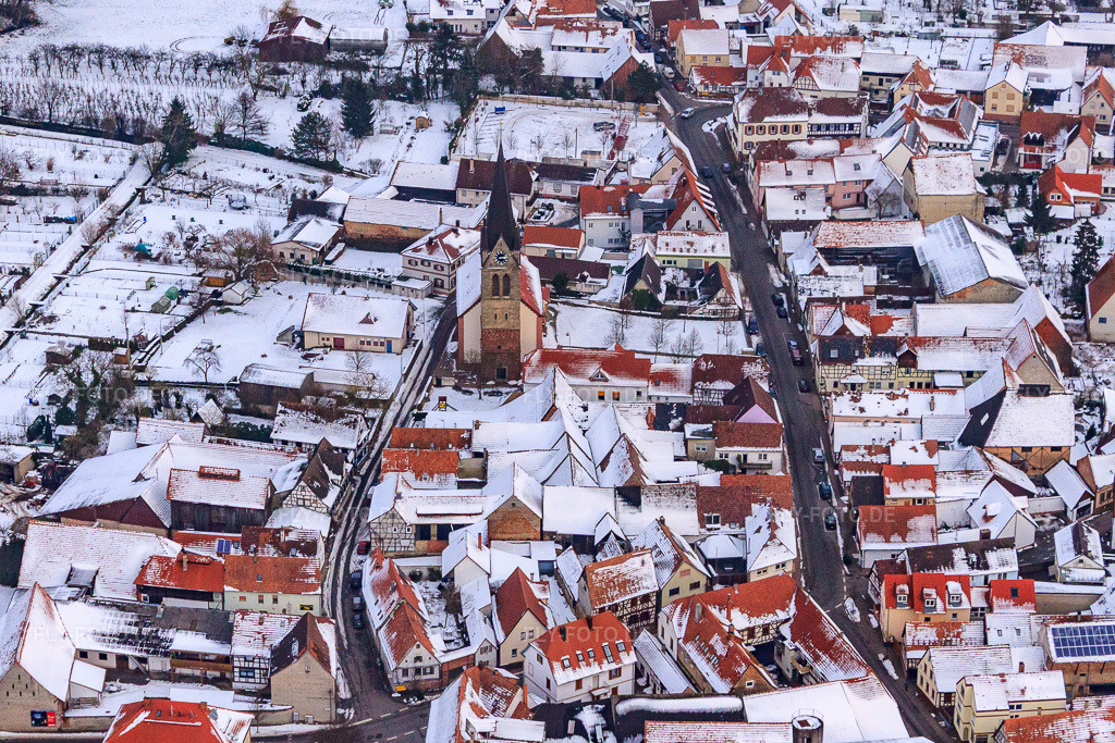 Luftbild: Kirche St. Martin bei Schnee in Steinweiler im Bundesland Rheinland-Pfalz in Deutschland. Foto: IMG_23792.jpg vom 16.01.2010 durch Werner Riehm/FLY-FOTO.de