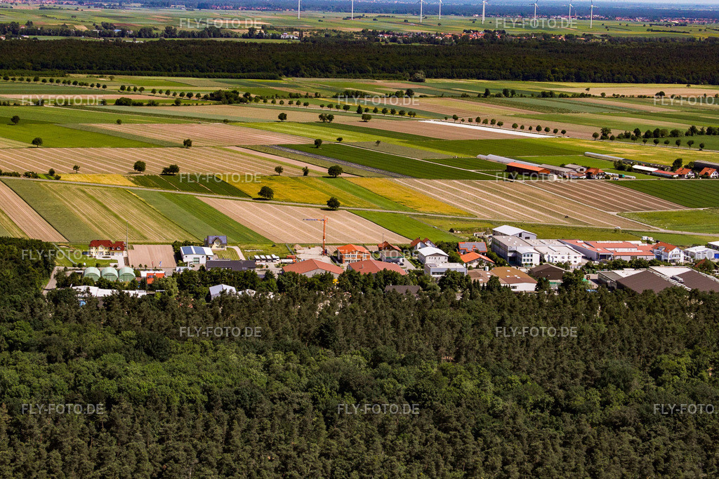 Gewerbegebiet Im Gereut von Süden | Luftbild: Gewerbegebiet Im Gereut von Süden in Hatzenbühl im Bundesland Rheinland-Pfalz in Deutschland. Foto: IMG_18417.jpg vom 30.05.2009 durch Werner Riehm/FLY-FOTO.de - Realisiert mit Pictrs.com