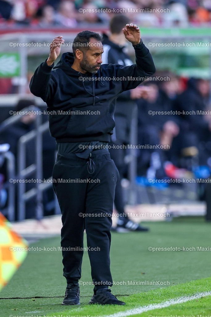 Due01022502179 | 01.02.2025, Fußball, Fortuna Düsseldorf - SSV Ulm 1846, 2.. Fußball Bundesliga, 20. Spieltag, Merkur Spiel-Arena, Saison 2024 2025: Cheftrainer Daniel Thioune (Trainer Fortuna Düsseldorf)DFB regulations prohibit any use of photographs as image sequences and or quasi-video.