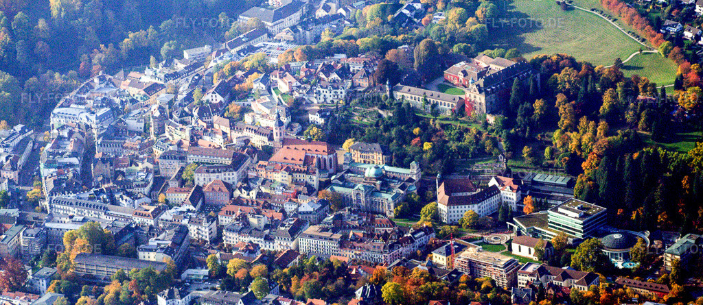 Luftbild: Neues Schloss über den Bädern in Baden-Baden im Bundesland Baden-Württemberg in Deutschland. Foto: IMG_13998-3.jpg vom ? durch Werner Riehm/FLY-FOTO.de