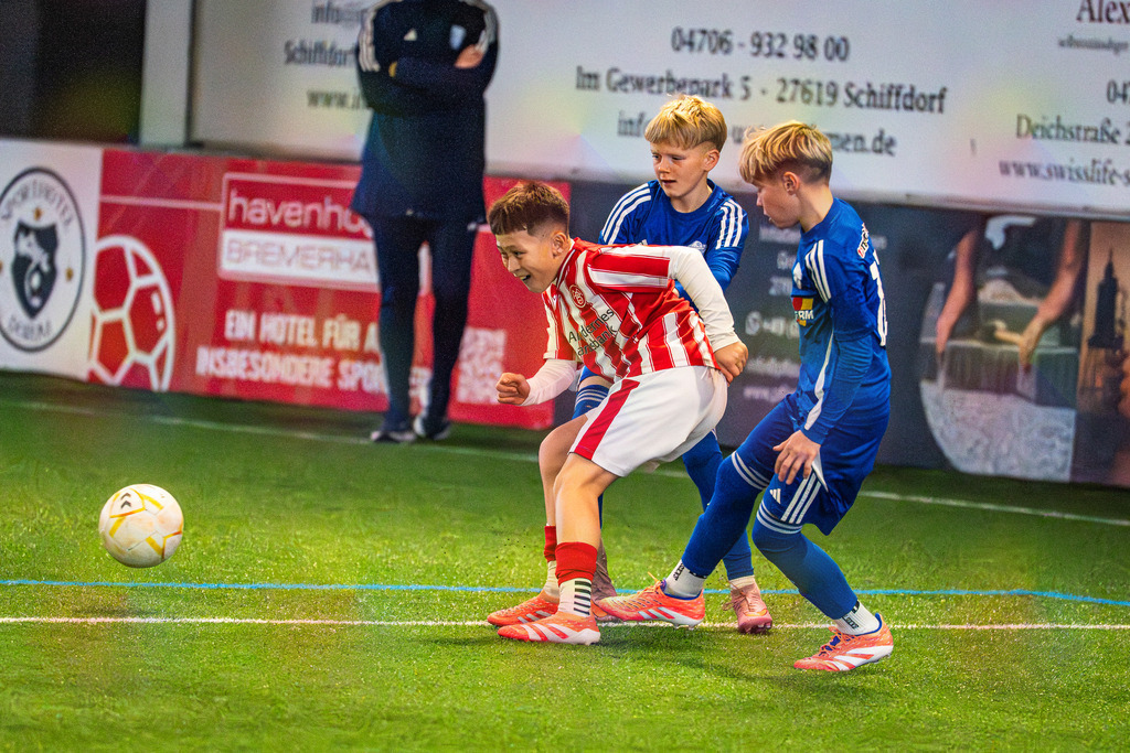 _BLR8803 | Professionelle Fußball- und Sportfotografie. Spielbilder online ansehen und kaufen – Einzelbilder oder komplette Galerien in hoher Qualität. - Realisiert mit Pictrs.com