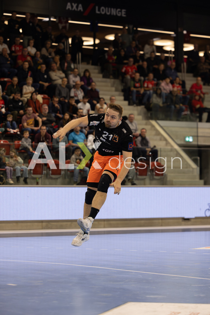 Handballen I Herren I Saison 2025-2026 I Quickline Handball League 2026 | Men I 18. Spieltag I Pfade Winterthur - Kadetten Schaffhausen I 20.12.2025 | 21 Daniel Reznicky (Kadetten Schaffhausen) - Kreisläufer - Realisiert mit Pictrs.com