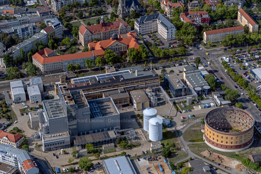 4039795 | LEIPZIG 14.09.2020 Kraftwerksanlagen und Abgas- Türme des Heizkraftwerkes " Stadtwerke Leipzig GmbH - Gas- und Dampfturbinenkraftwerk (GuD) " an der Eutritzscher Straße im Ortsteil Mitte im Ortsteil Zentrum-Nord in Leipzig im Bundesland Sachsen, Deutschland. Weiterführende Informationen bei: LUDES GENERALPLANER GMBH,  Lederer GmbH,  Lederhose, Wittler &amp; Partner GbR,  Stadtwerke Leipzig GmbH. // Power plants and exhaust towers of thermal power station " Stadtwerke Leipzig GmbH - Gas- and Dampfturbinenkraftwerk (GuD) " on Eutritzscher Strasse in the district Mitte in the district Zentrum-Nord in Leipzig in the state Saxony, Germany. Further information at: LUDES GENERALPLANER GMBH,  Lederer GmbH,  Lederhose, Wittler &amp; Partner GbR,  Stadtwerke Leipzig GmbH. Foto: Gerhard Launer