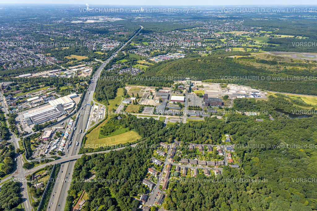 Bottrop250801974 | Luftbild, Fördergerüst und Bergwerk Prosper Haniel, neben der Autobahn A2 und der Halde Haniel, Fuhlenbrock, Bottrop, Ruhrgebiet, Nordrhein-Westfalen, Deutschland