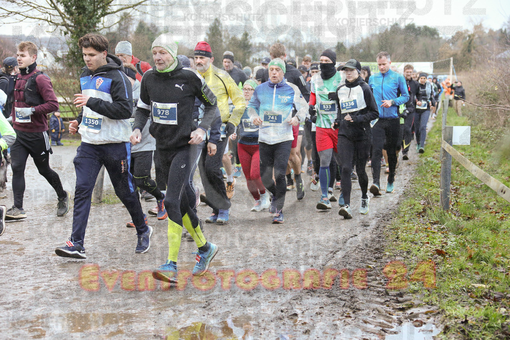 241208_0927_EX1_3796 | Sportfotografie im Rhein-Sieg Kreis, Köln, Bonn, NRW, Rheinland Pfalz, Hessen, etc. Unser Tätigkeitsfeld umfasst den Laufsport vom Volkslauf über den Marathon, Duathlon, Triathon bis zum Ultralauf wie Kölnpfad Ultra oder Schindertrail.