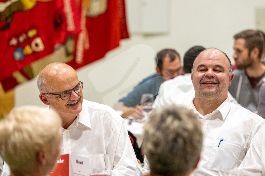 SKE100J_4786 | Die Schwinger des Schwyzer Kantonalen Schwingerverbandes: Fotos, die Dynamik und Leidenschaft festhalten, sowie emotionale Momente aus dem traditionellen Schwingsport zeigen. - Realisiert mit Pictrs.com