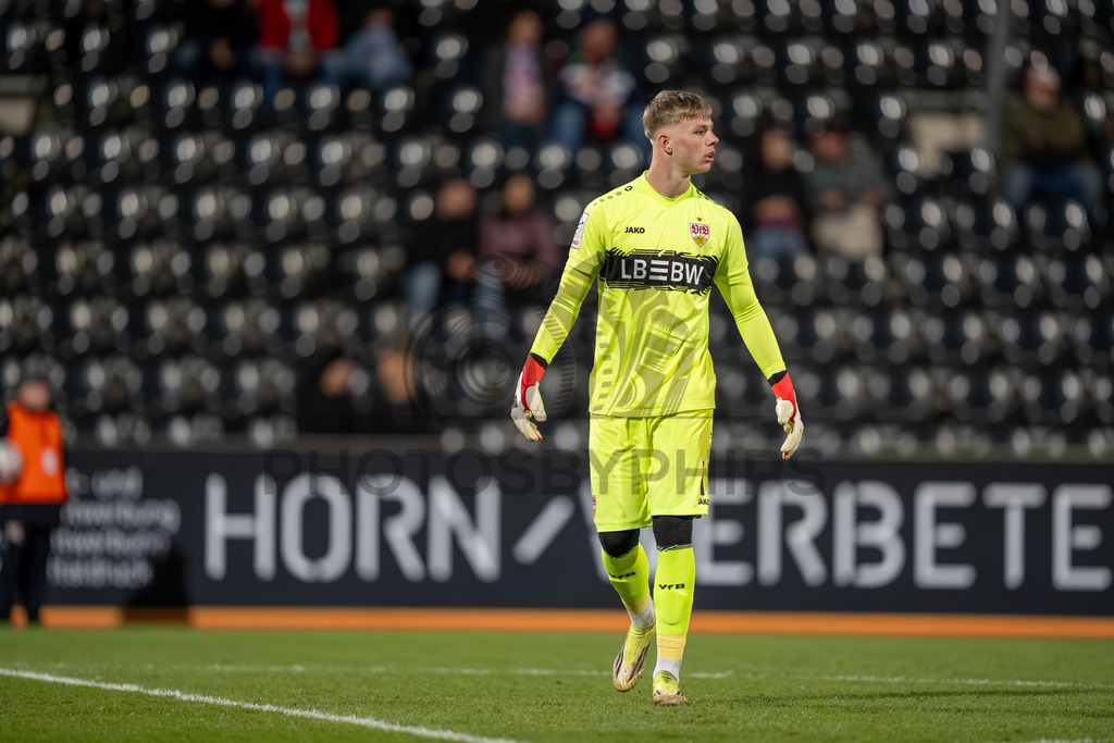 VfB Stuttgart II vs. FC Energie Cottbus, Fussball, 3.Liga, 27. Spieltag, Saison 2025/2026, 03.03.2026 | Florian Pascal Hellstern (VfB Stuttgart II, #01),VfB Stuttgart II vs. FC Energie Cottbus, Fussball, 3.Liga, 27. Spieltag, Saison 2025/2026, 03.03.2026Foto: photosbyphips/Philip Ziegler