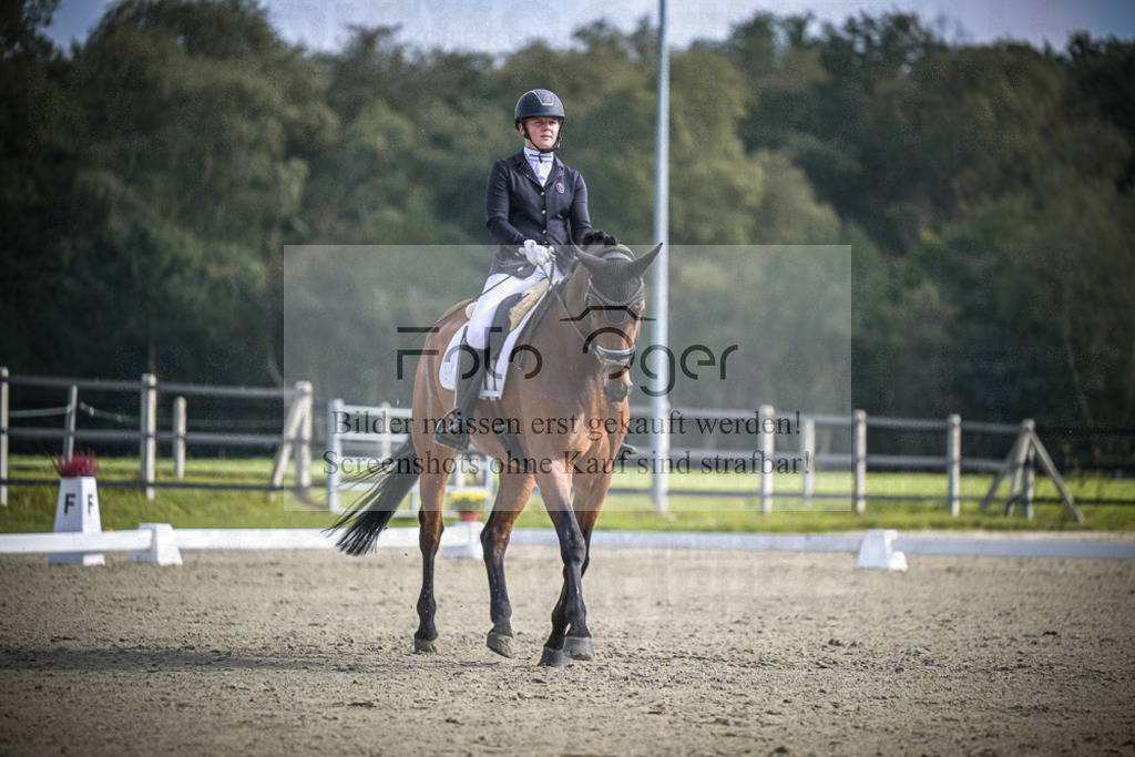 DOS_B680 | Entdecke hochwertige Reitturnierfotos von Foto Oger. Professionell, emotional und authentisch – jetzt Lieblingsmomente im Shop bestellen.Deutschlandweite Turnierfotografie. - Realisiert mit Pictrs.com