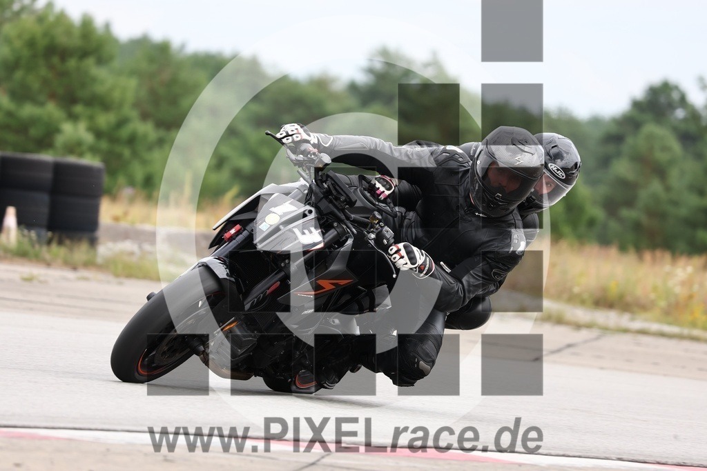 top-20240803_04405 | Schöne Erinnerungen an spannende Momente - das festzuhalten ist unser Job. PIXELrace.de ist seit 2003 auf den Rennstrecken Europas unterwegs um die Action draußen beim Fahren und die wunderbare Stimmung imm Fahrerlager für euch einzufangen.