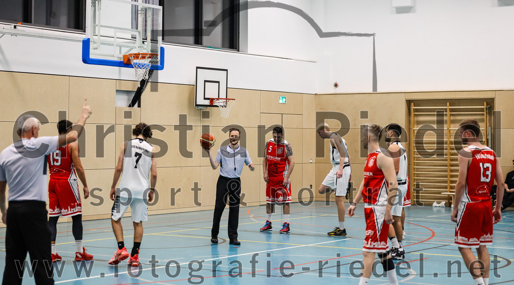 2022-12-03_071_TSV_Vaterstetten_gegen_TG_Landshut | Vaterstetten, Deutschland, 03.12.2022:
Basketball, Bayernliga Herren Südost 2022 / 2023, 7. Spieltag, TSV Vaterstetten gegen TG Landshut, Endergebnis: 71:78

 (TG Landshut, #19), Luca Maurice Kohll (TSV Vaterstetten, #7), Paul Ruja&nbsp;(TG Landshut, #5), D. Wolf (TSV Vaterstetten, #14), Christoph Hüttenkofer (TG Landshut, #0), Christian Balszuweit (TSV Vaterstetten, #2),  (TG Landshut, #13)

Foto: Christian Riedel / fotografie-riedel.net