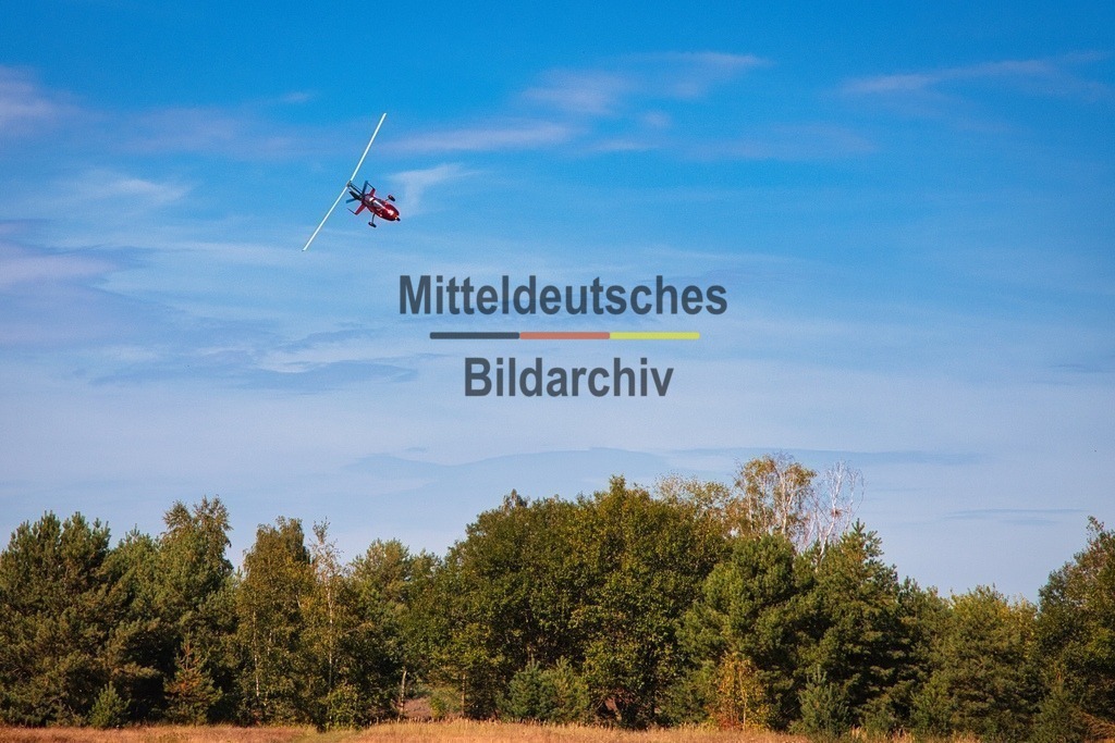 Gyrokopter_7134 | Der Pilot in seinem Tragschrauber, auch Gyrokopter genannt - Realisiert mit Pictrs.com