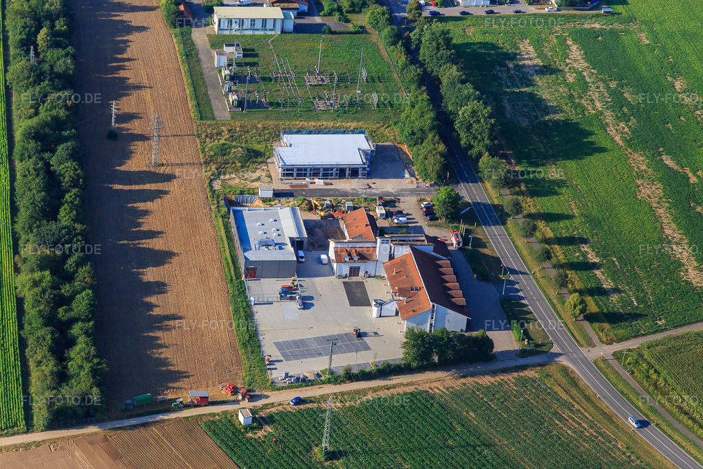Luftbild: Freiwillige Feuerwehr Kandel und DRK-Rettungswache in Kandel im Bundesland Rheinland-Pfalz in Deutschland. Foto: IMG_109636.jpg vom 31.07.2018 durch Werner Riehm/FLY-FOTO.deWWW.FEUERWEHR-KANDEL.DE