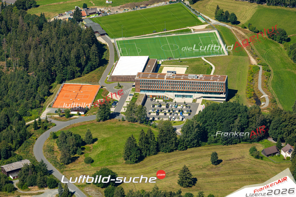 Das Luftbild zeigt : BLSV Sportcamp Nordbayern Bischofsgrün - Die Luftaufnahme wurde 2023 vom UL-Flugzeug aus erstellt ( keine Drohne ) - Hochauflösende Luftaufnahme - Für grossformatige Ausdrucke geeignet. Die Geschenkidee !Mit Lizenz und Bildrechte bestellbar