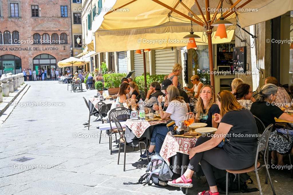 Italien_ Toscana_ Lucca_ 29.05.2024-22 | 29.05.2024, Italien, ITA, Toskana, Lucca im Bild Stadtansichten, Gebäude, Architektur, Touristen, Historisch, Souvenier, 


Lucca ist die Hauptstadt der Provinz Lucca in der Toskana. Sie liegt im Tal des Flusses Serchio etwa 20 km nordöstlich von Pisa und 20 km östlich der toskanischen Küste
Quelle: Wikipedia
