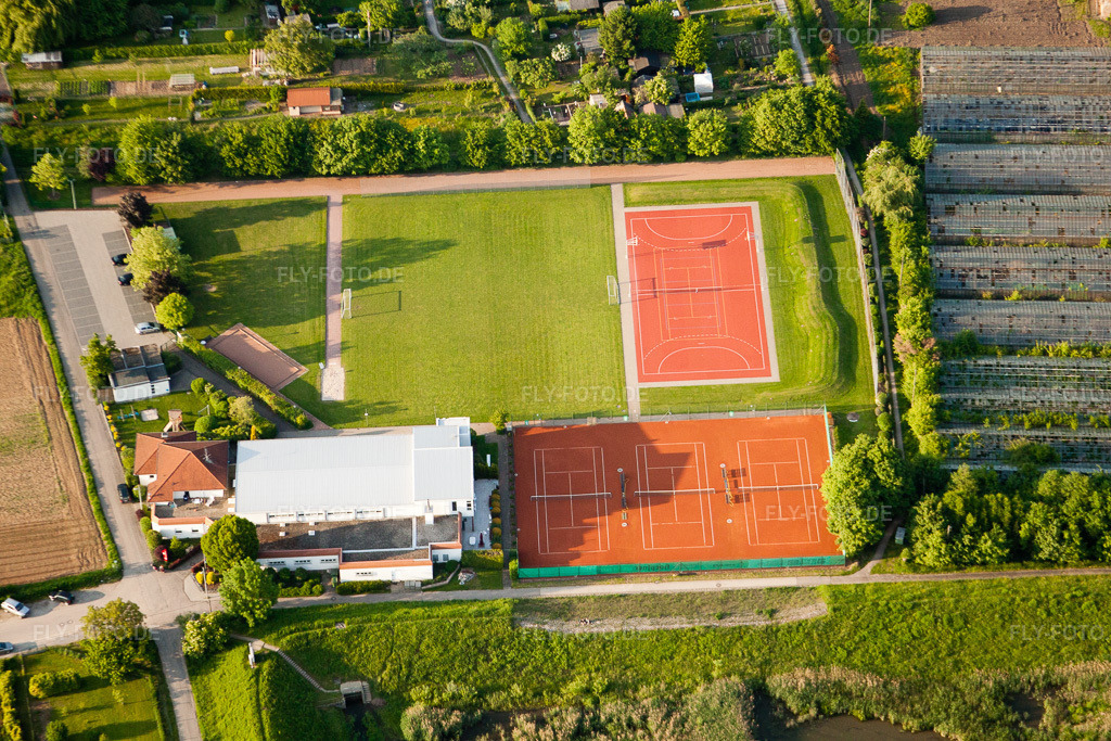 Luftbild: Durlach-Aue, Sportplatz im Ortsteil Durlach in Karlsruhe im Bundesland Baden-Württemberg in Deutschland. Foto: IMG_27470.jpg vom 23.05.2010 durch Werner Riehm/FLY-FOTO.de