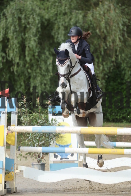 Walldorf-Winterheck_2024_NBM_Prfg.Nr.08_Springprfg_Kl.L_Lea Koob_Coco Jambo K (2) | Alle Fotos der Reiterjournal Fotografin Doris Matthaes im Reiterjournal Online-Fotoshop. - Realisiert mit Pictrs.com