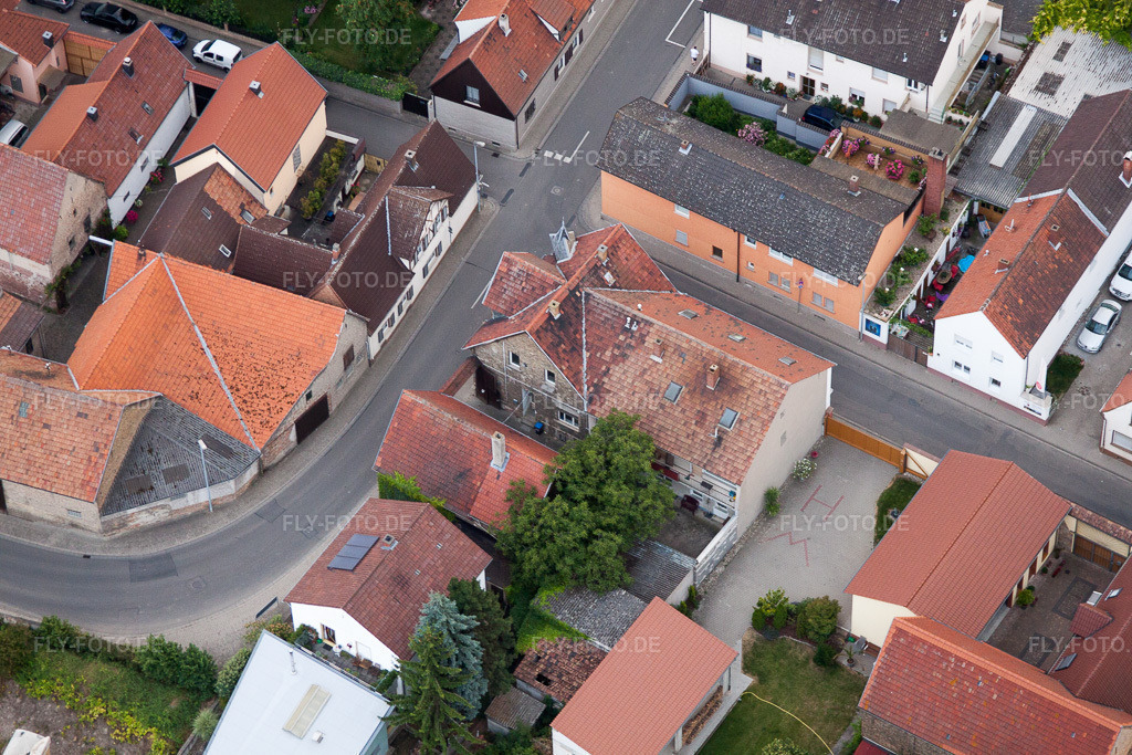 Luftbild: Roxheimer Straße im Ortsteil Bobenheim in Bobenheim-Roxheim im Bundesland Rheinland-Pfalz in Deutschland. Foto: IMG_69170.jpg vom 24.06.2014 durch Werner Riehm/FLY-FOTO.de
