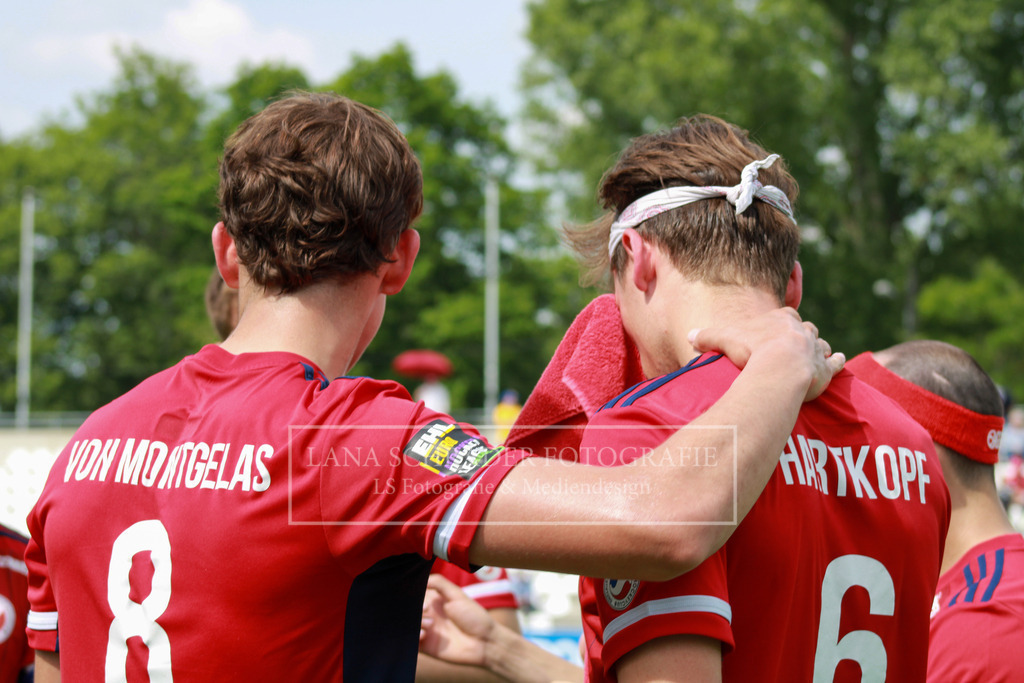 Hugo von Montgelas und Raphael Hartkopf BUNDESLIGA HERREN VF3 MHC-CHTC 21.05.2023 | lanaschraderfotografie - Realisiert mit Pictrs.com