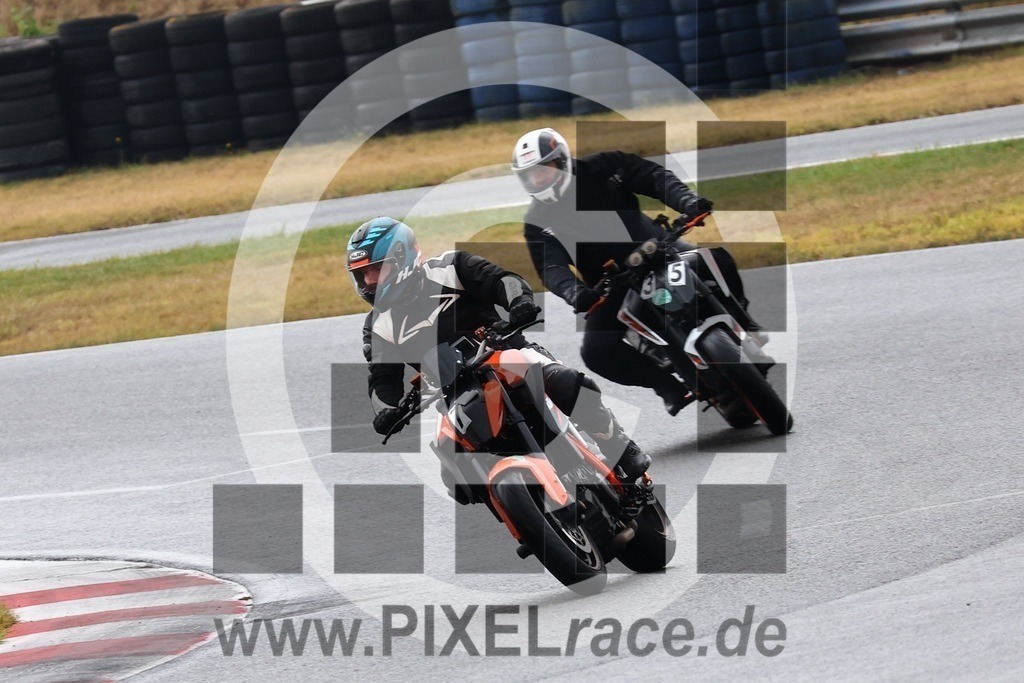 0079-20240909_00881 | Schöne Erinnerungen an spannende Momente - das festzuhalten ist unser Job. PIXELrace.de ist seit 2003 auf den Rennstrecken Europas unterwegs um die Action draußen beim Fahren und die wunderbare Stimmung imm Fahrerlager für euch einzufangen.
