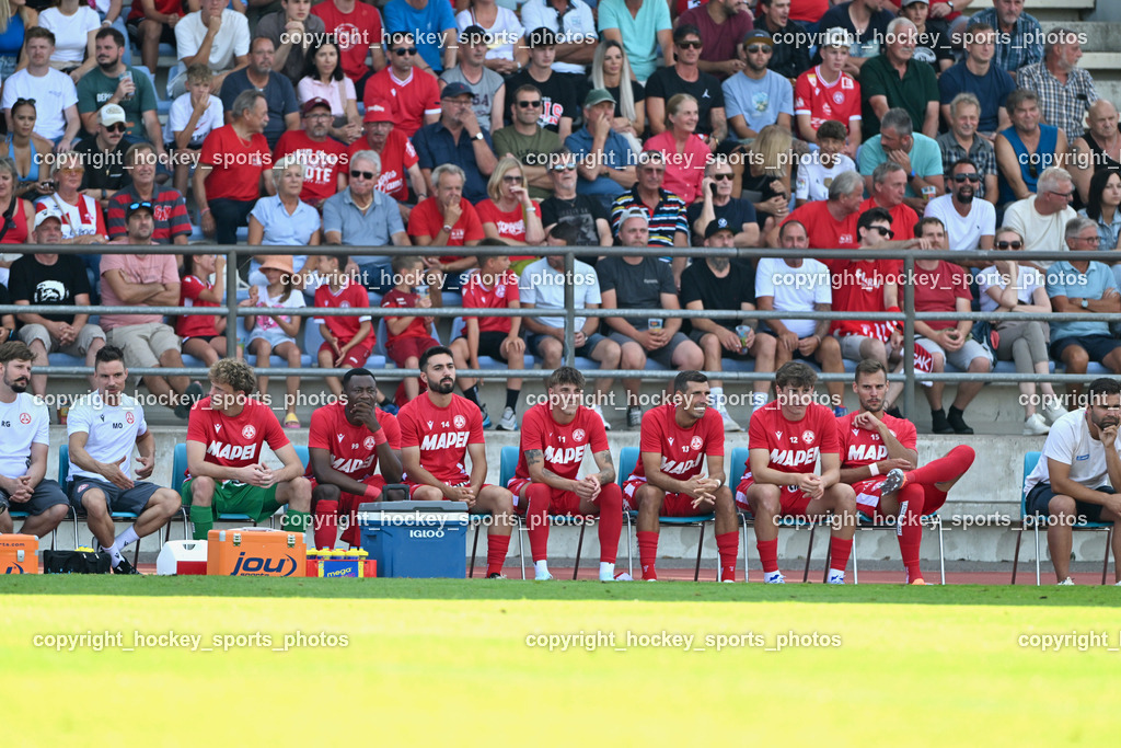 ATUS Velden vs. GAK | Spielerbank GAK,  #33 Juri Kirchmayr GAK,  #99 Michael Cheukoua GAK, #14 Jacob Michael Italiano GAK, #11 Tio Cipot GAK, #13 Marco Perchtold GAK, #12 Romeo Vucic GAK, #15 Lukas Graf GAK, ATUS Velden vs. GAK, ATUS Velden vs. GAK am 26.07.2024 in Villach (Stadion Lind), Austria, (Photo by Bernd Stefan)