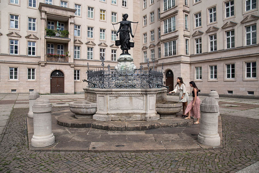 Foto: Leipzig - Mägdebrunnen | Das Team hinter BILDLEXIKON LEIPZIG bündelt historische wie aktuelle Informationen über die Stadt Leipzig in Text und Bild auf einer Plattform und stellt diese der interessierten Öffentlichkeit zur Verfügung.
