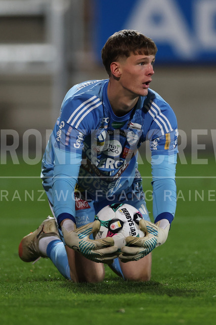 TSV Egger Glas Hartberg vs SV Oberbank Ried – Austrian Bundesliga Match | The image shows Tom Ritzy Huelsmann (Hartberg) catch the ball, at the Bundesliga match TSV Hartberg vs SV Ried at Profertil Arena Hartberg. 22.11.2025
