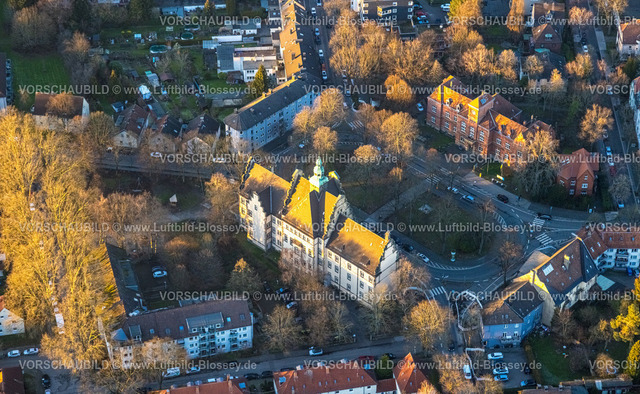 Bochum230202713 | Luftbild, Bezirksverwaltungsstelle Ost (rotes Gebäude) und Bürgerbüro mit Türmchen, Carl-von-Ossietzky-Platz, Langendreer, Bochum, Ruhrgebiet, Nordrhein-Westfalen, Deutschland