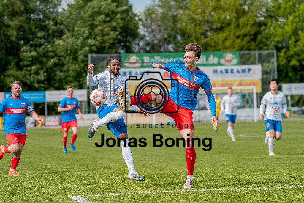 Fußball I Herren I Saison 2025-2026 I Regionalliga Nord I 34. Spieltag I SSV Jeddeloh II - SV Drochtersen-Assel I 03955 | Dominique Ndure (7, SSV Jeddeloh II) und Tjorve Nils Mohr (3, SV Drochtersen/Assel) - Realisiert mit Pictrs.com