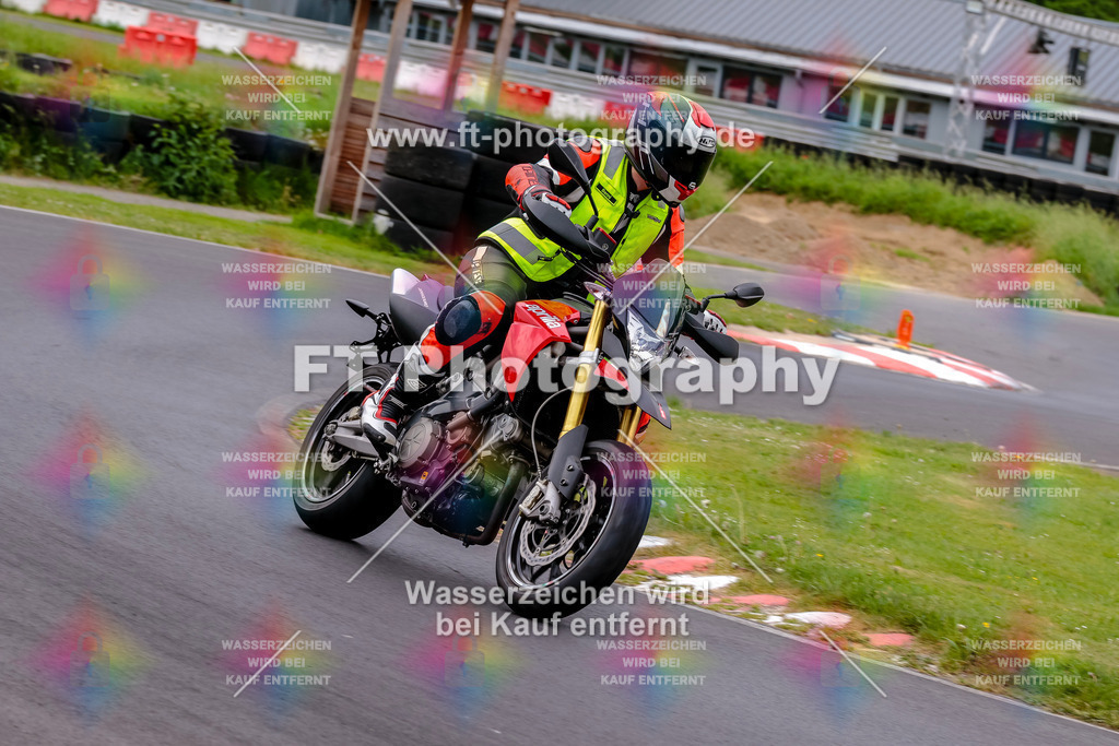 MotoTeamVBK-20272 | Hier findet Ihr Bilder von Touristenfahrten auf der Nürburgring Nordschleife oder von anderen Veranstaltungen die ich besucht habe. Viel Spass beim Durch Schauen 