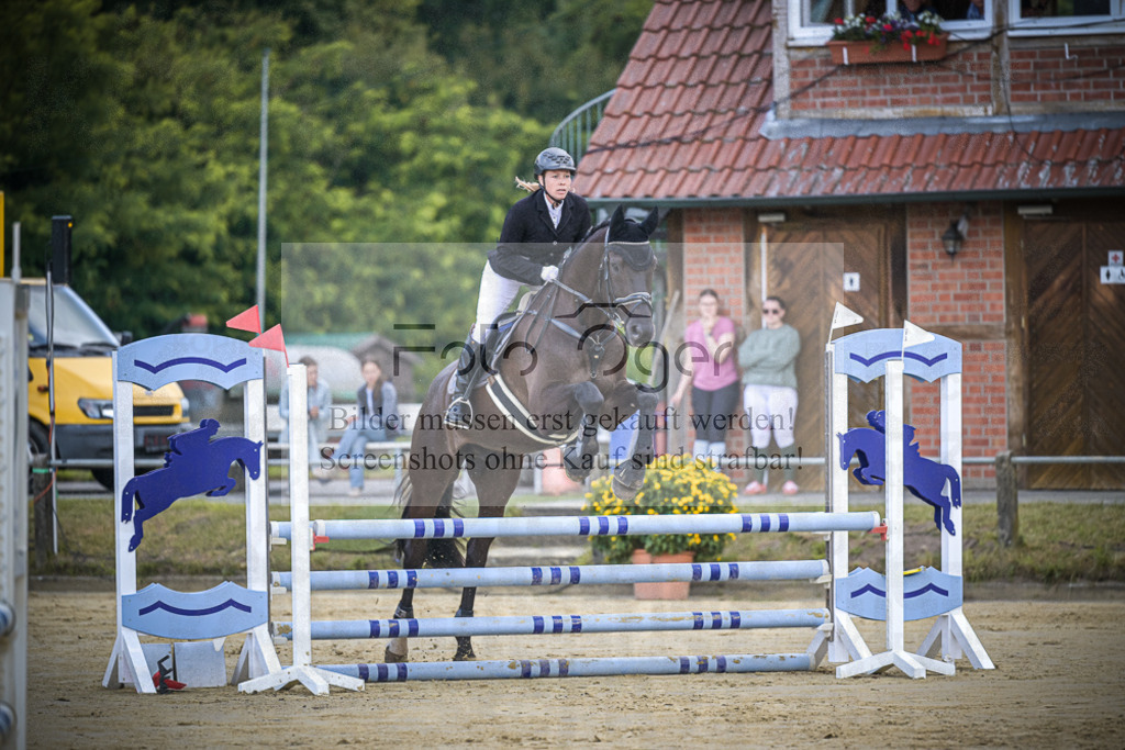 DOS_2344 | Entdecke hochwertige Reitturnierfotos von Foto Oger. Professionell, emotional und authentisch – jetzt Lieblingsmomente im Shop bestellen.Deutschlandweite Turnierfotografie. - Realisiert mit Pictrs.com