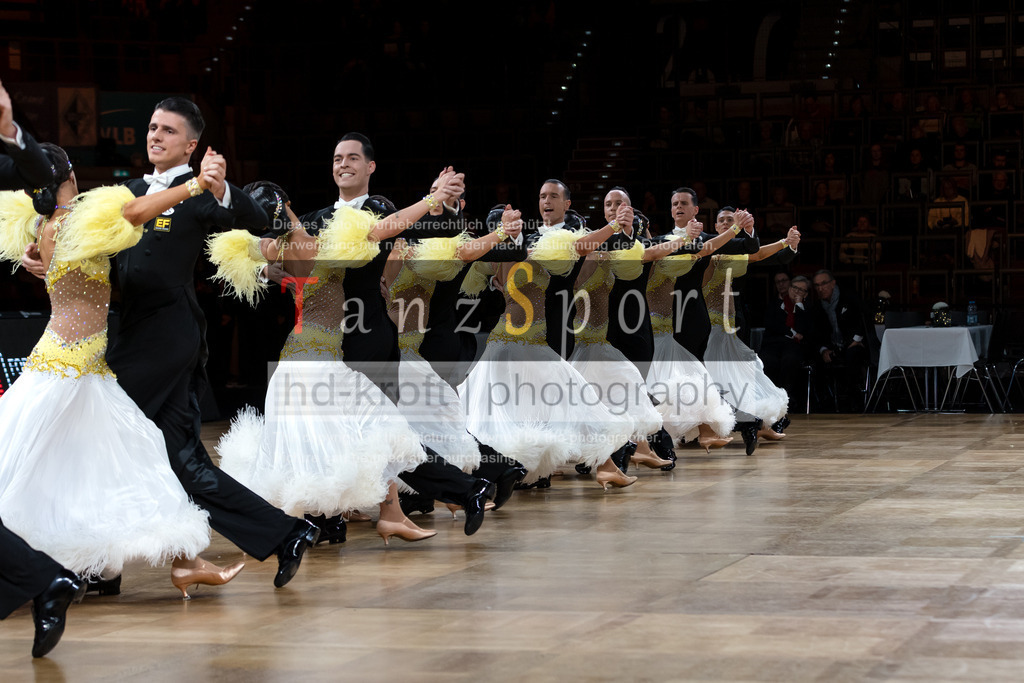 20241109_DM-Formationen_Vorrunde_3094 | Tanzsportbilder, Standardtanz, Lateintanz, WDSF, DTV, LTVB, dancecomp, goc, hessen tanzt, blaues band der spree, walzer, tango, wiener walzer, slowfox, quickstepp, samba, rumba, cha-cha-cha, paso doble. jive, hd-kroft photography, turniertanzsport