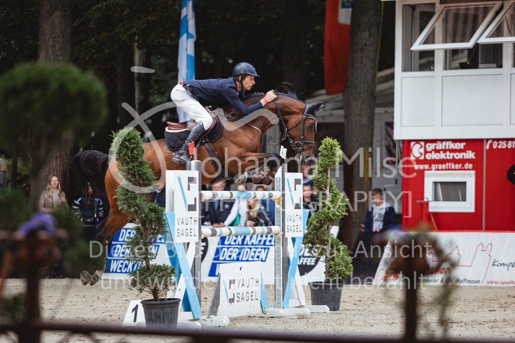 240915_OWLCh_GP-828 | Deine schönsten Turniermomente als professionelle Fotos! Entdecke hochwertige Pferdesport-Fotografie im Online-Shop. Jetzt Fotos finden & bestellen!