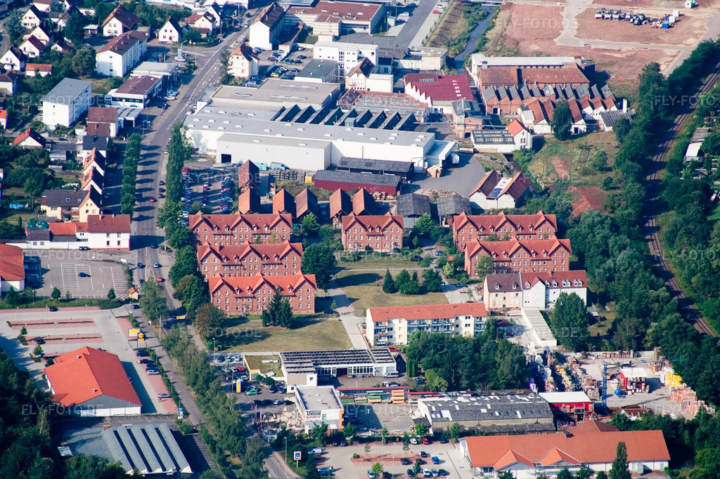 Luftbild: Industrie- und Gewerbegebiet der STABILA Messgeräte in Annweiler am Trifels im Bundesland Rheinland-Pfalz in Deutschland. Foto: IMG_12045.jpg vom 31.07.2008 durch Werner Riehm/FLY-FOTO.de