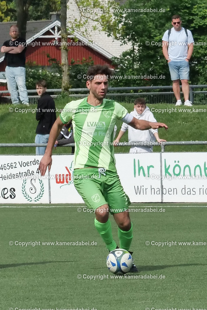 Fußball : Bezirksliga : SV 08/29 Friedrichsfeld - Borusia Veen am 10.05.2026 in Voerde Friedrichsfeld | Fußball : Bezirksliga : SV 08/29 Friedrichsfeld - Borusia Veen am 10.05.2026 in Voerde Friedrichsfeld - Realisiert mit Pictrs.com