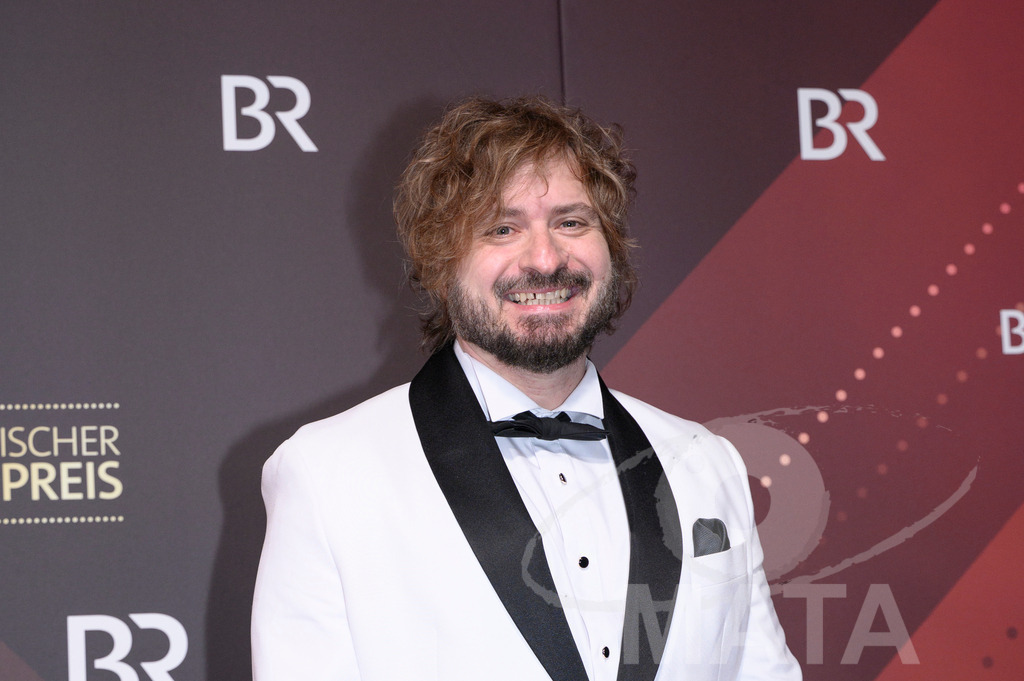 _DWI5042 | Daniel Christensen bei der Verleihung des 47. Bayerischen Filmpreises 2026  im Prinzregententheater. München, Deutschland. Der Bayerische Filmpreis wird seit 1979 von der Bayerischen Staatsregierung verliehen, um die Bedeutung des Kinofilms als Kulturgut herauszustellen - Realisiert mit Pictrs.com