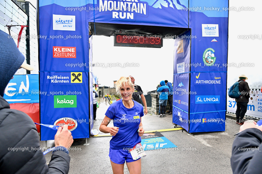Großglockner Mountain Run | #357 Kilzer Stephanie, #356 Rosmann Daniel, Heiratsantrag, Großglockner Mountain Run, Großglockner Mountain Run 2024 am 07.07.2024 in Heiligenblut (Großglockner), Austria, (Photo by Bernd Stefan)