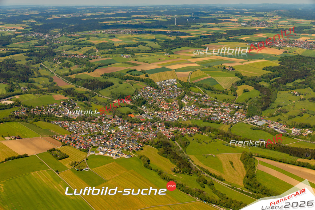 Das Luftbild zeigt :  Heuchlingen - Die Luftaufnahme wurde 2024 vom UL-Flugzeug aus erstellt ( keine Drohne ) - Hochauflösende Luftaufnahme - Für grossformatige Ausdrucke geeignet. Die Geschenkidee !Mit Lizenz und Bildrechte bestellbar