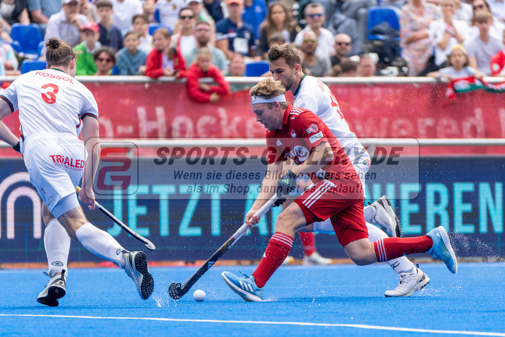 Final4_20250601-1431-HK108613 | Krefeld, Deutschland, 01.06.2025:  Feldhockey Final4 2025 – „Deutsche Feldhockey-Meisterschaften 2025“ Crefelder HTC - Rot-Weiss Köln (Finale Herren) im Gerd-Wellen-Hockeyanlage am 01.06.2025 in Krefeld, Deutschland. (Foto von Kramhöller/Fehrmann/Kaste)Krefeld, Germany, 01.06.2025: Feldhockey Final4 2025 – „Deutsche Feldhockey-Meisterschaften 2025“ Harvestehuder HTC - Düsseldorfer HC (Finale Damen) in Gerd-Wellen-Hockeyanlage at 01.06.2025 in Krefeld, Deutschland. (Foto from Kramhöller/Fehrmann/Kaste)