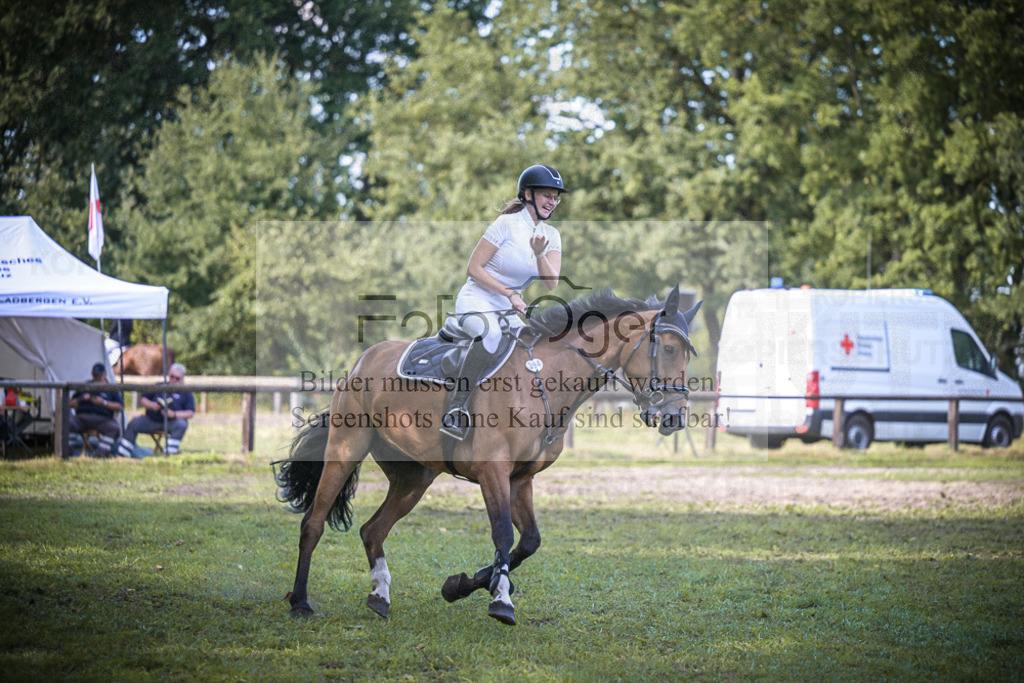 DOS_0976 | Entdecke hochwertige Reitturnierfotos von Foto Oger. Professionell, emotional und authentisch – jetzt Lieblingsmomente im Shop bestellen. - Realisiert mit Pictrs.com