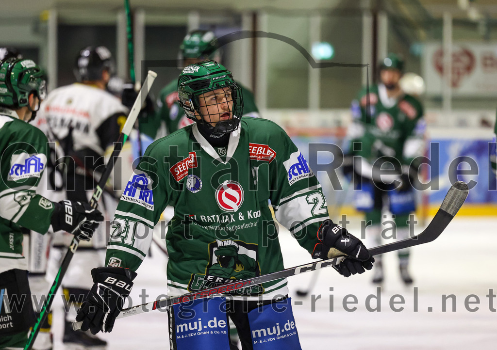 2023-11-17_079_TSV_Erding_gegen_EA_Schongau | Erding, Deutschland, 17.11.2023:
Eishockey, Bayernliga Vorrunde 2023 / 2024, 10. Spieltag, TSV Erding gegen EA Schongau, Endergebnis: 12:4

Erik Modlmayr (Erding Gladiators, #21)

Foto: Christian Riedel / fotografie-riedel.net