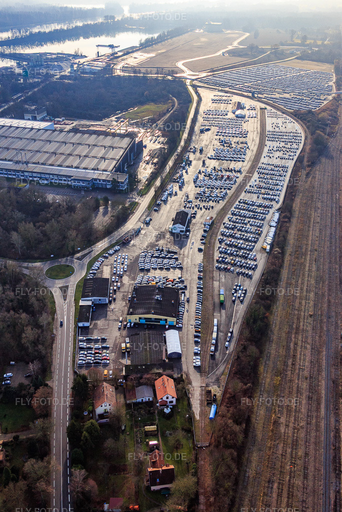 Luftbild: Zollhafen für PKW von WALON FRANCE aus Norden in Lauterbourg im Bundesland Bas-Rhin in Frankreich.Foto: IMG_085482.jpg vom 24.12.2015 durch Werner Riehm/FLY-FOTO.deAuflösung des Originals: 3648 x 5472 pxSolutions logistiques pour l'industrie: