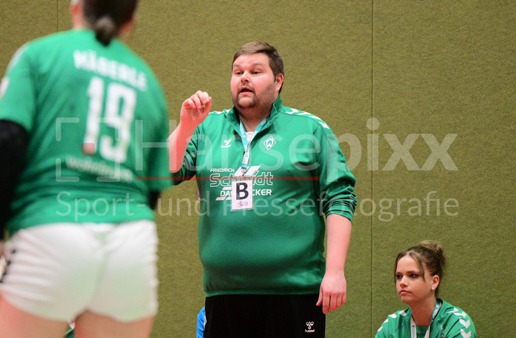 Handball, 2. Bundesliga Frauen, SV Werder Bremen - VfL Waiblingen | v.li.: Timm Dietrich (Trainer, Cheftrainer, SV Werder Bremen)